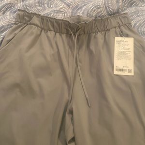Brand new lululemon women’s joggers size 14